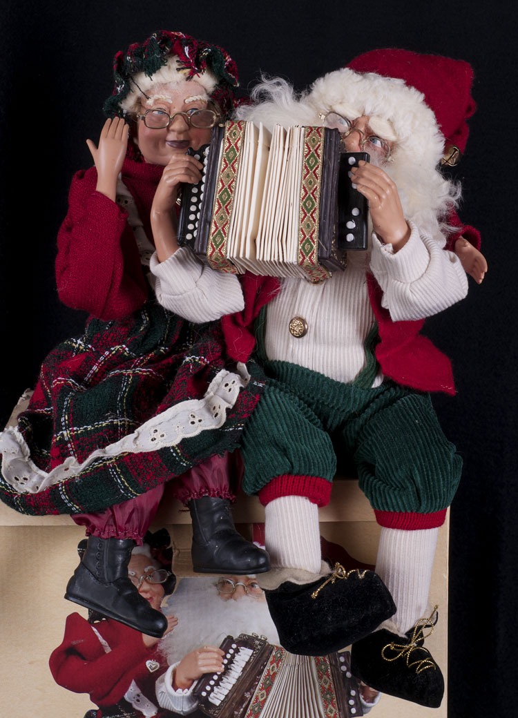 TL Toys HK Ltd Mr Mrs Claus Playing Accordion Music Christmas Display ...