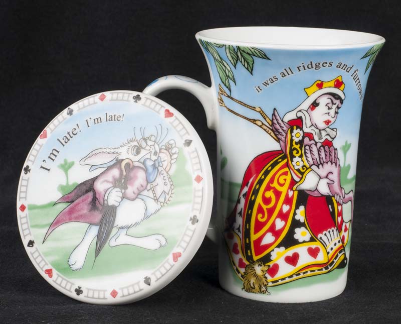 https://www.peaydesigns.com/images/Coffee%20Mug%20-%20Alice%20in%20Wonderland%20-%20Paul%20Cardew%20-%20Mug%20In%20Tin3.jpg